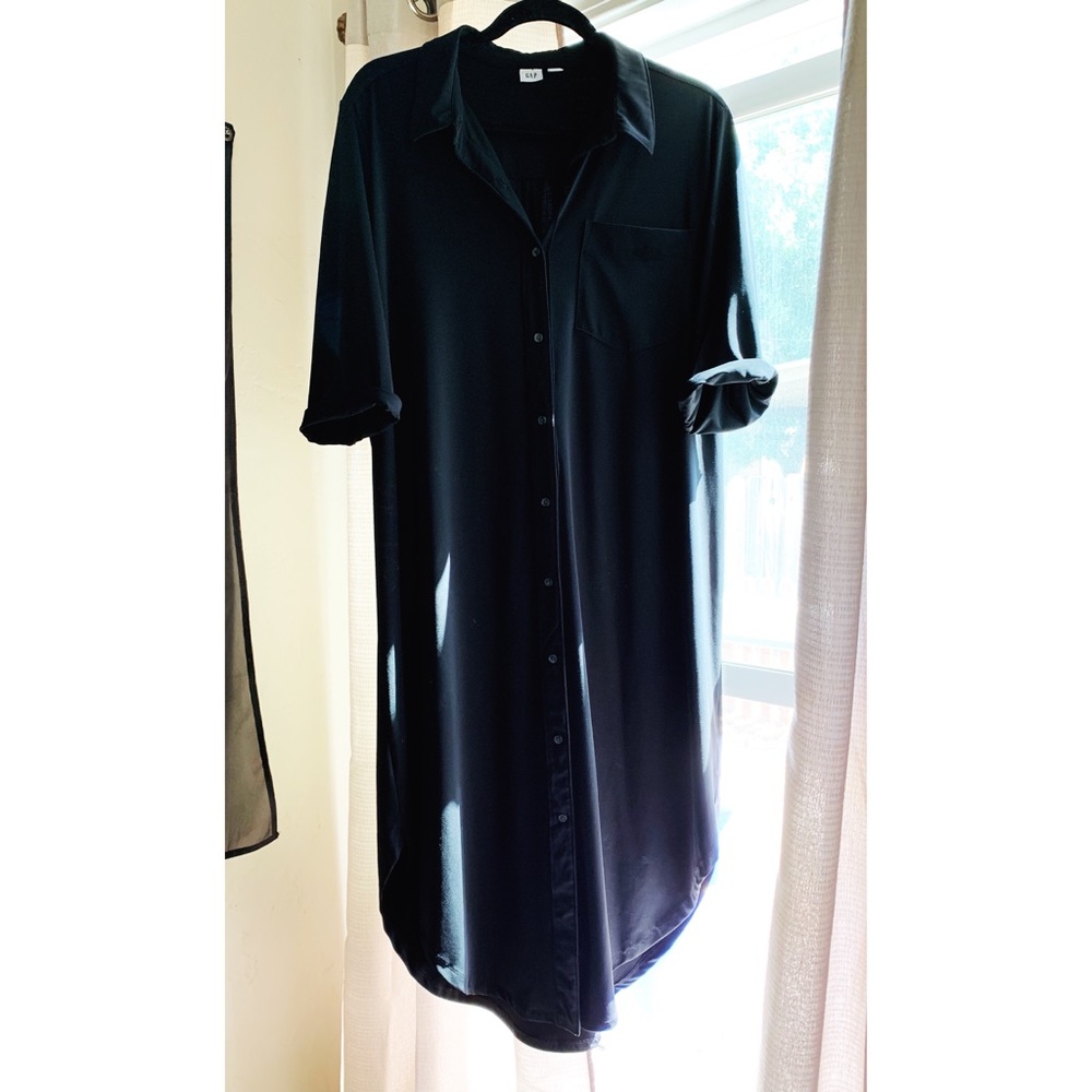 Gap // Button Down Midi Dress // Black